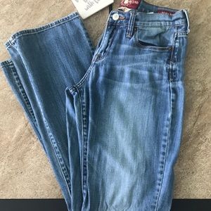 ☘️LUCKY BRAND women’s Jeans Sofia boot 8/29 R